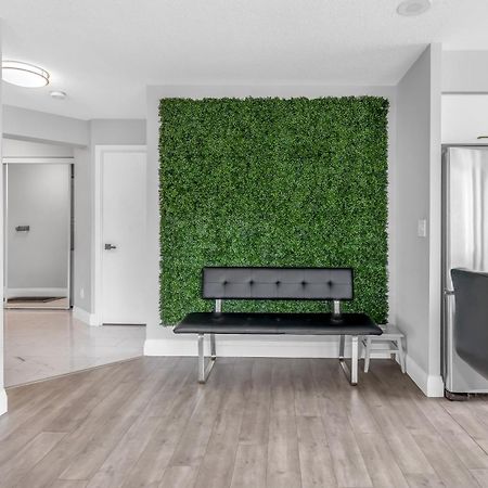 2 Bedroom Waterfront Condo Downtown W/ Free Parking Toronto Extérieur photo