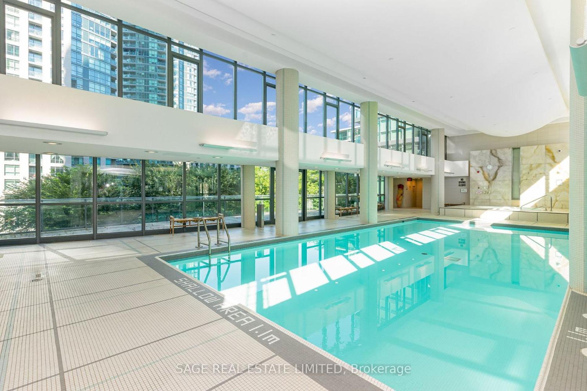 2 Bedroom Waterfront Condo Downtown W/ Free Parking Toronto Extérieur photo
