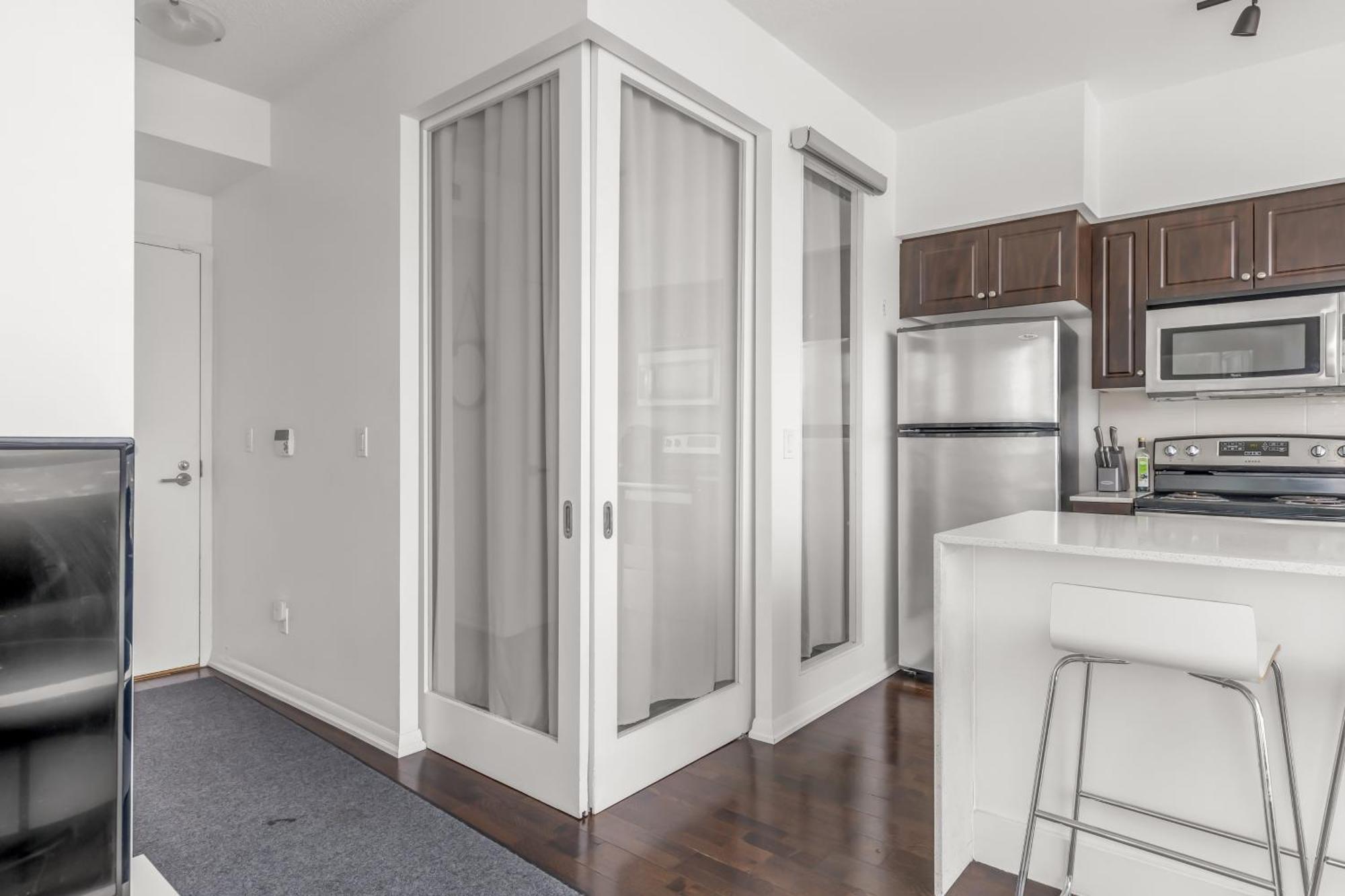 2 Bedroom Waterfront Condo Downtown W/ Free Parking Toronto Extérieur photo