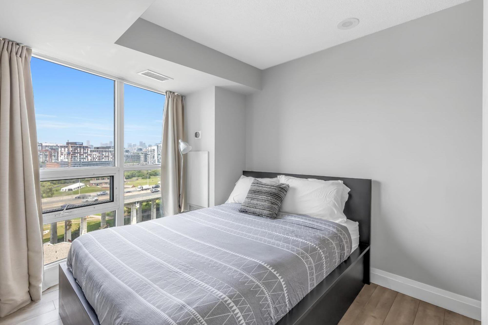 2 Bedroom Waterfront Condo Downtown W/ Free Parking Toronto Extérieur photo