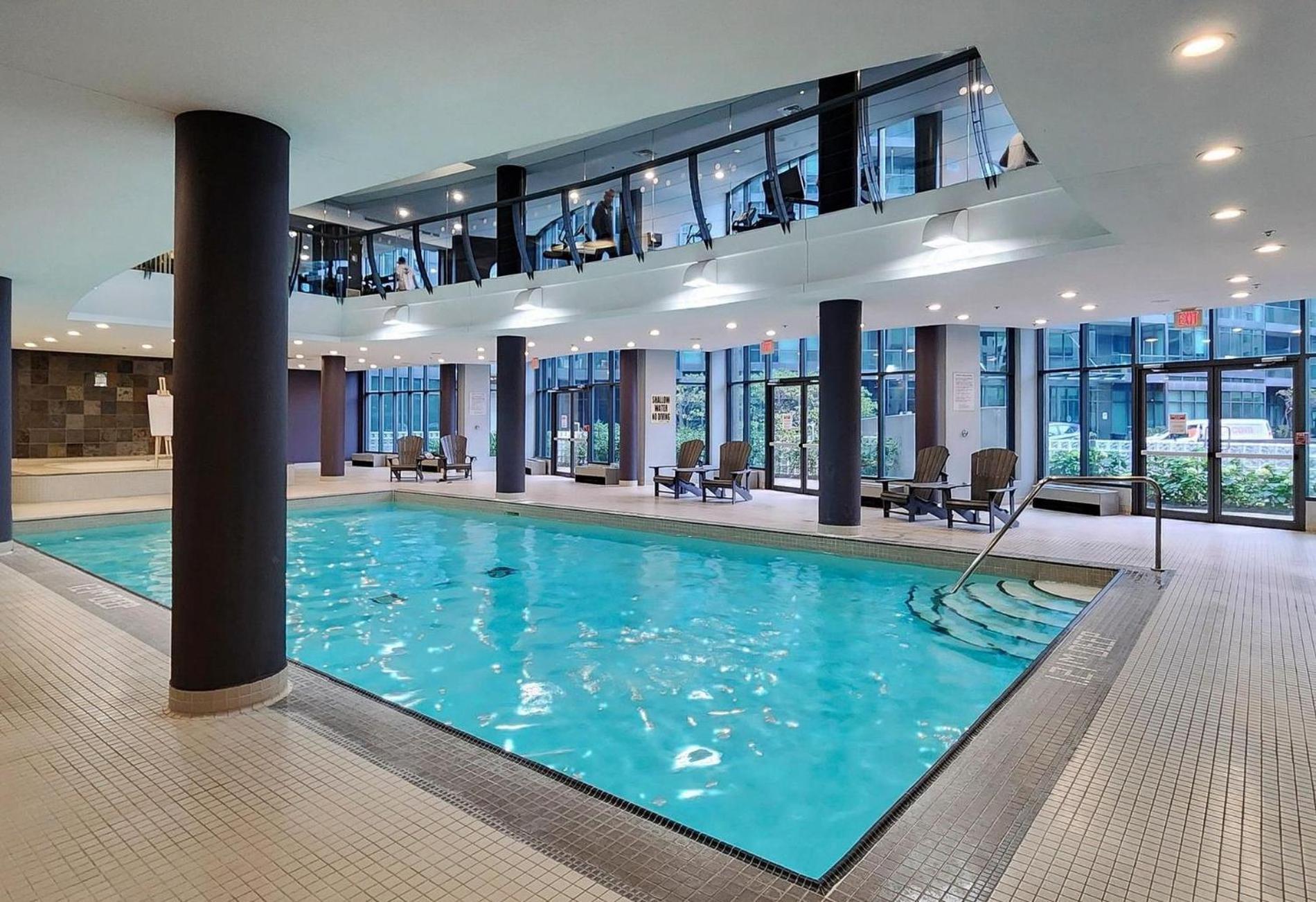 2 Bedroom Waterfront Condo Downtown W/ Free Parking Toronto Extérieur photo