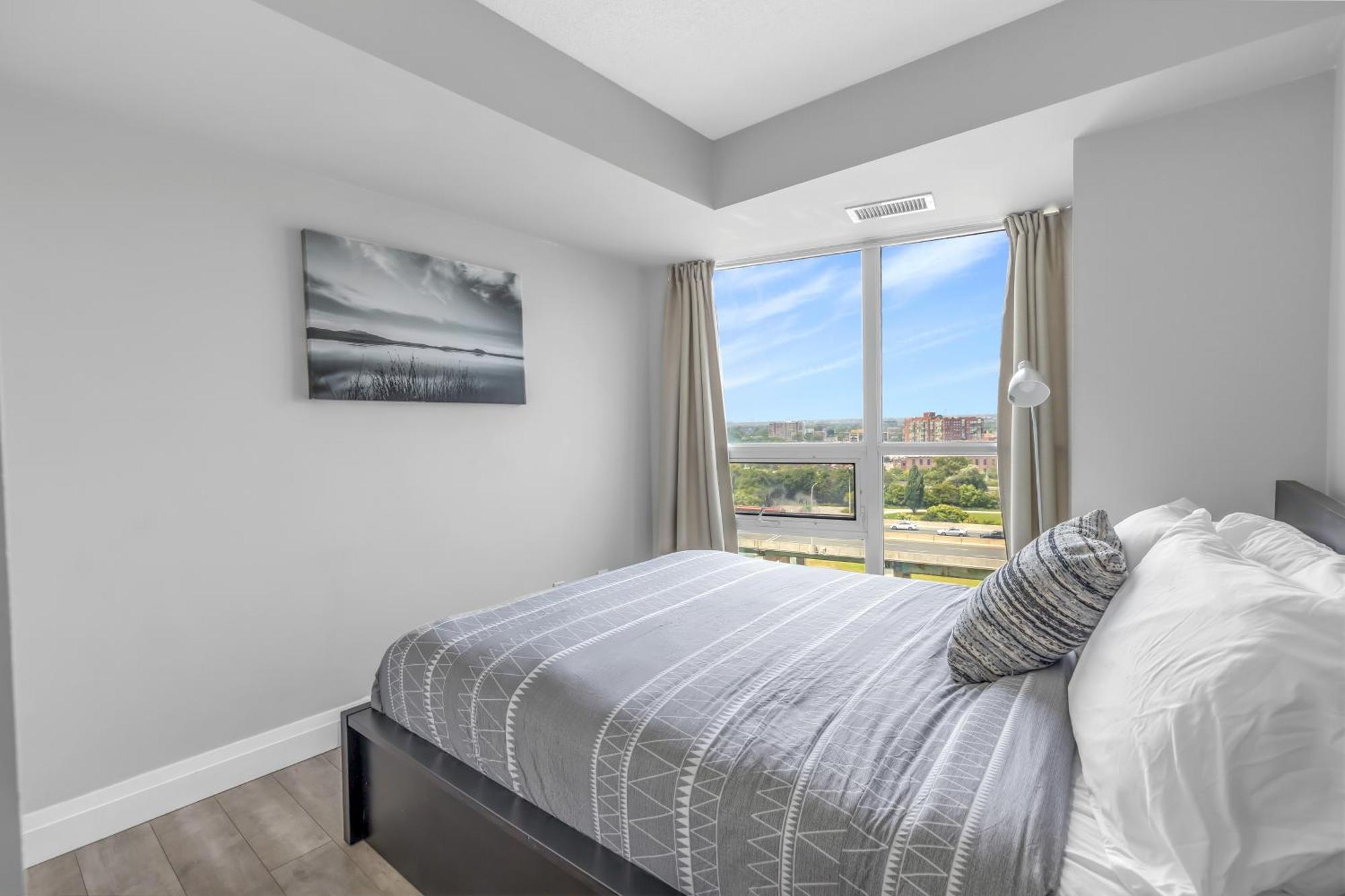 2 Bedroom Waterfront Condo Downtown W/ Free Parking Toronto Extérieur photo