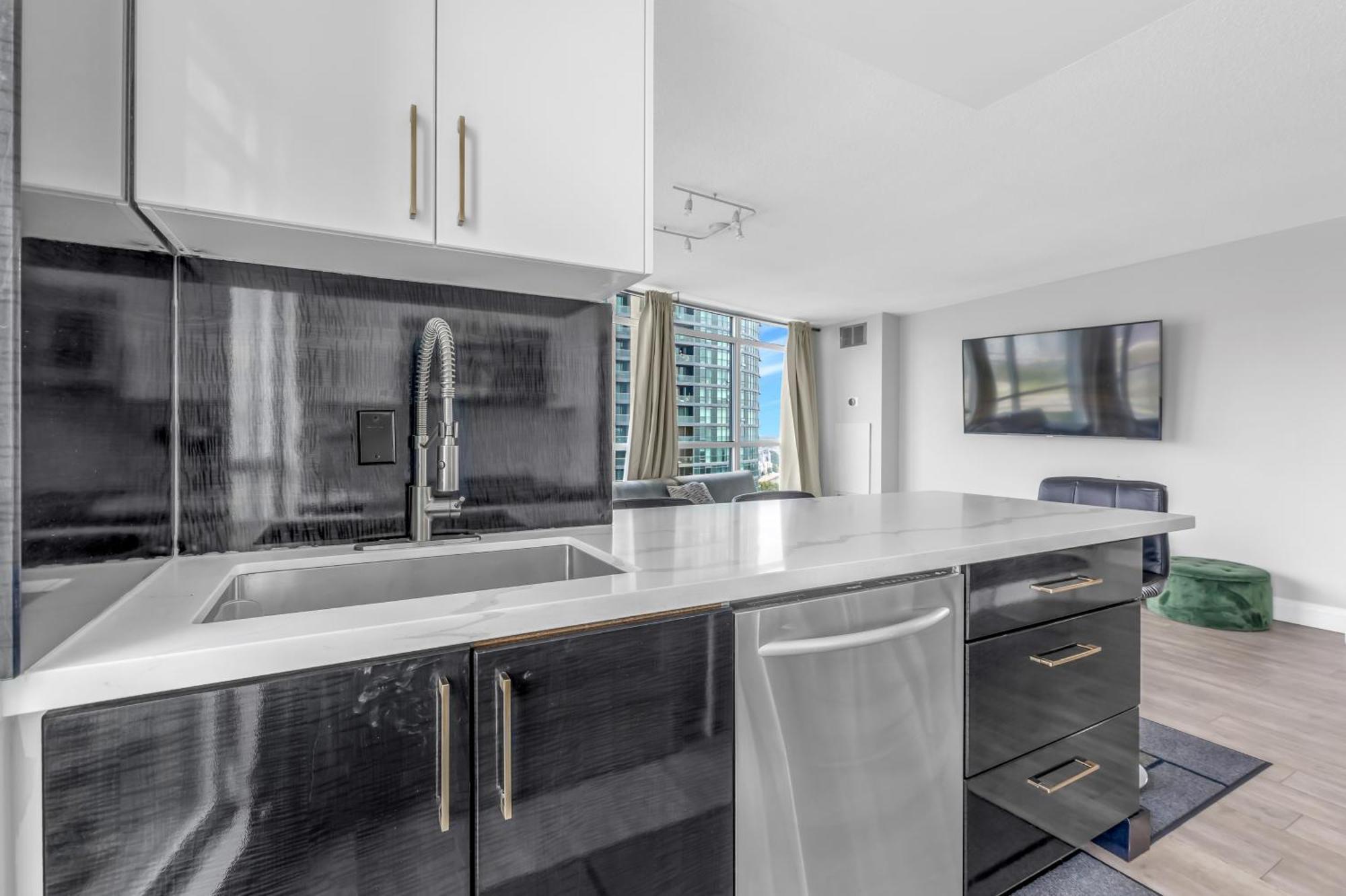 2 Bedroom Waterfront Condo Downtown W/ Free Parking Toronto Extérieur photo