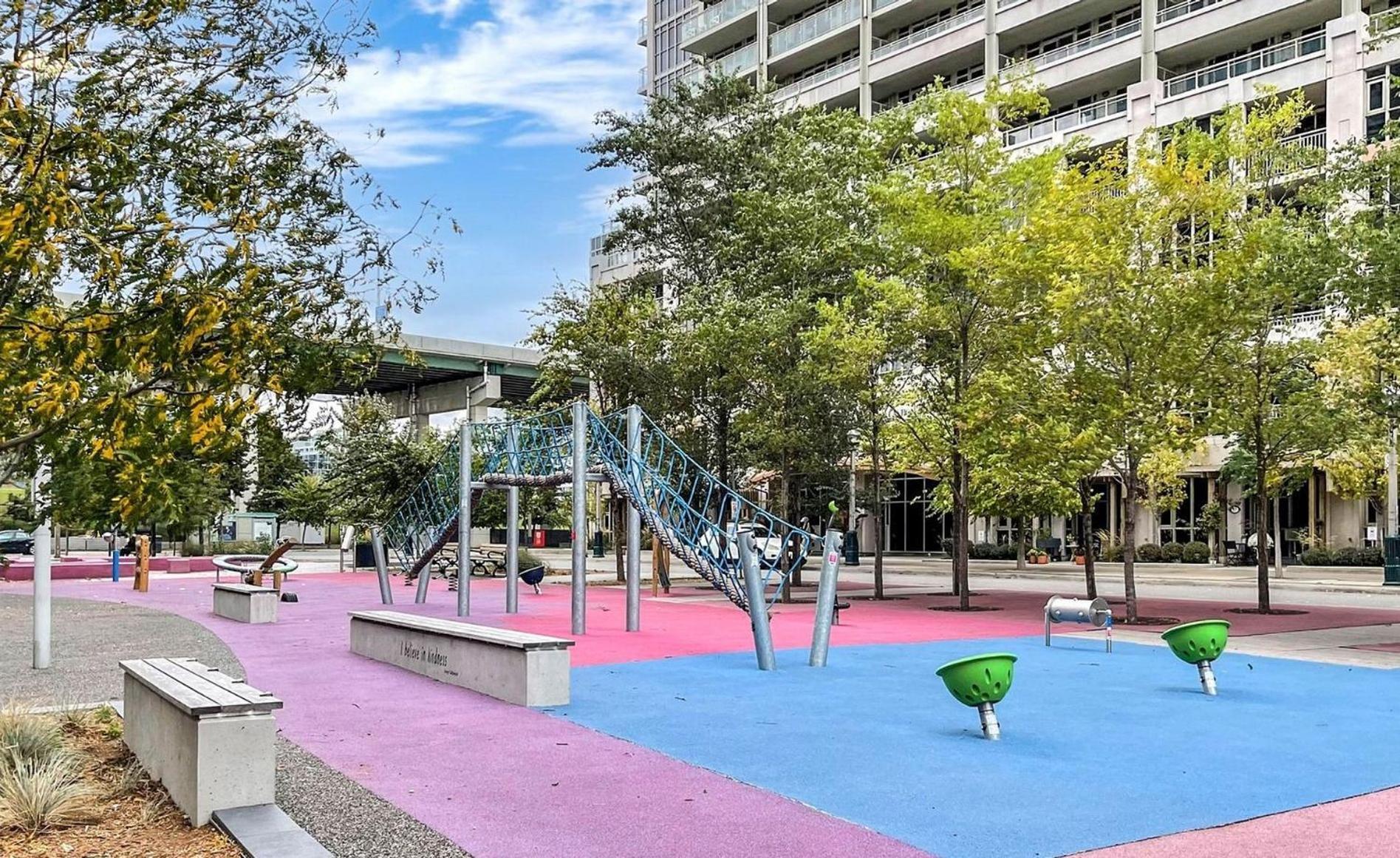 2 Bedroom Waterfront Condo Downtown W/ Free Parking Toronto Extérieur photo