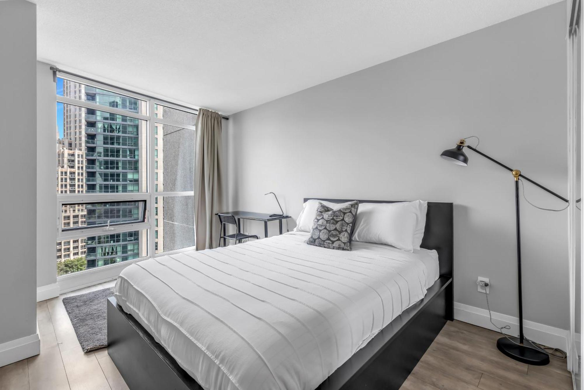 2 Bedroom Waterfront Condo Downtown W/ Free Parking Toronto Extérieur photo