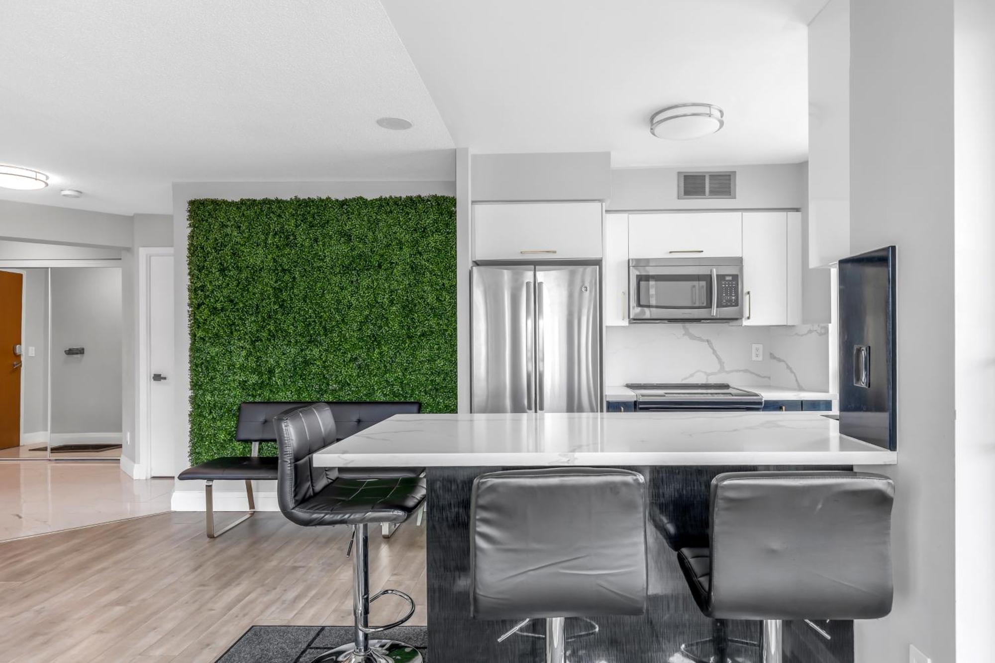 2 Bedroom Waterfront Condo Downtown W/ Free Parking Toronto Extérieur photo